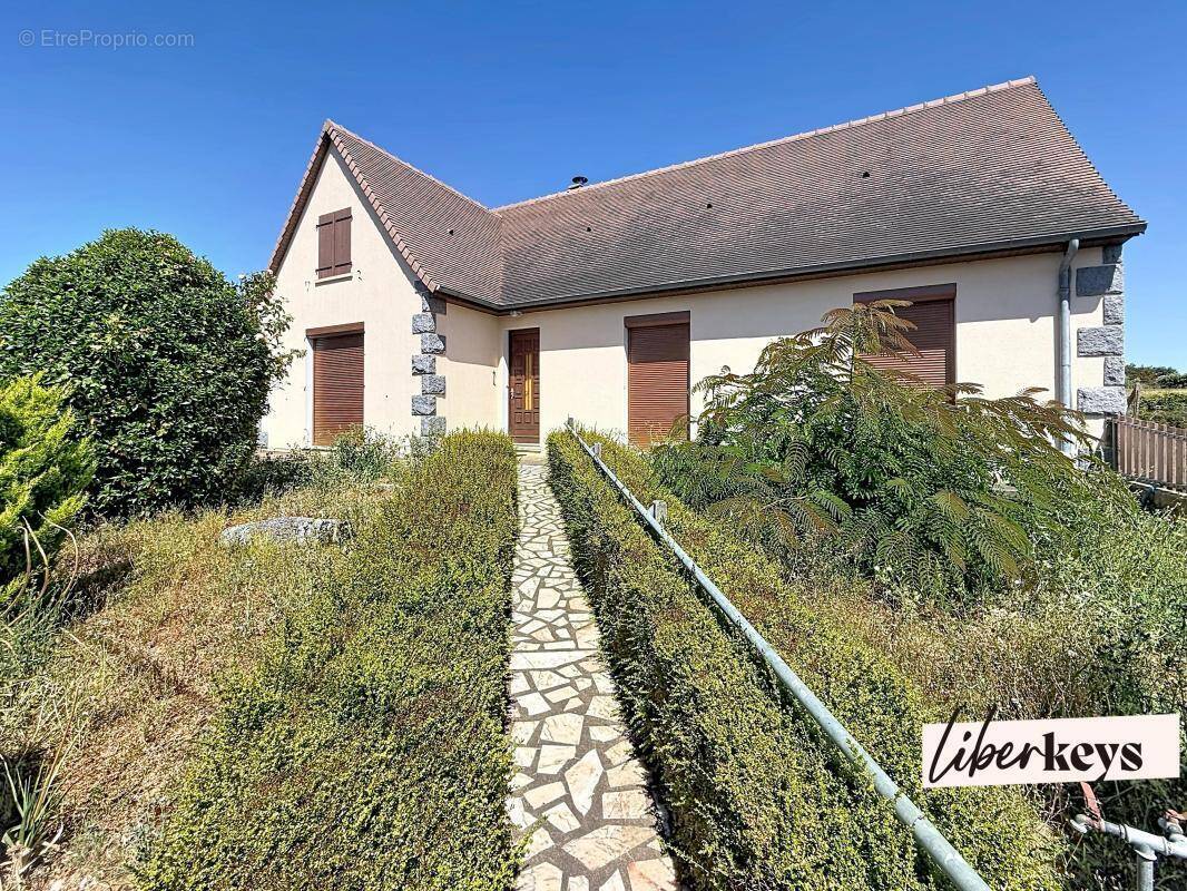 Maison à SAINT-AUBIN-DE-LOCQUENAY