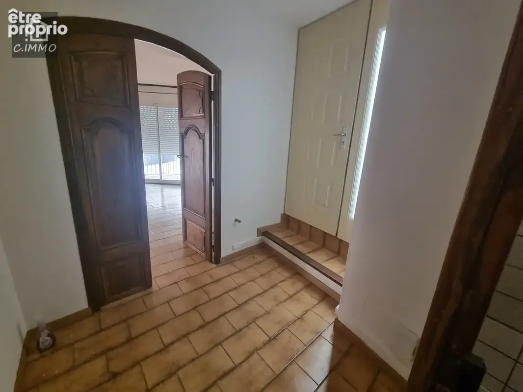 Très grande maison de village de type 4 avec garage de 30 m2 et balcon - photo 2