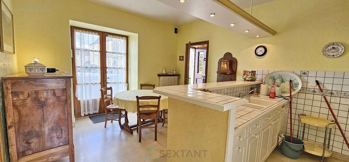 Rare à Domme  Maison de caractère avec 2 appartements, jardin, cave et grand garage - photo 7