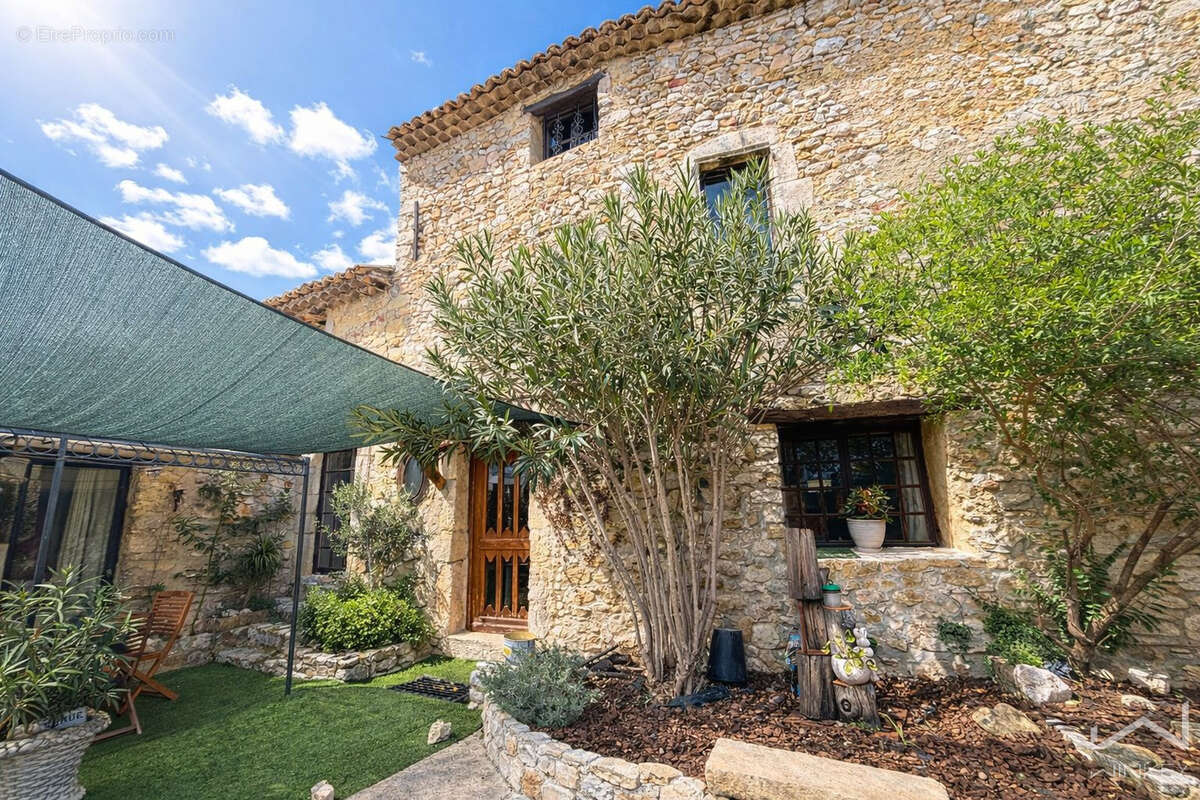 Maison à SAINT-MONTAN