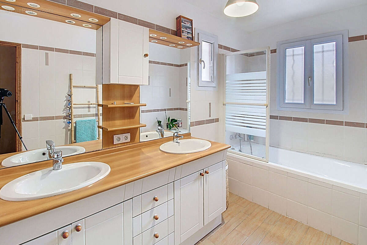 Maison à VILLECROZE