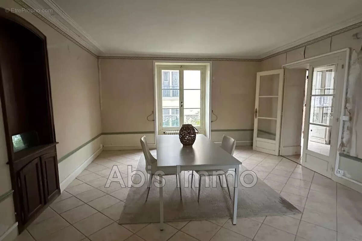 Maison à LE PERRAY-EN-YVELINES