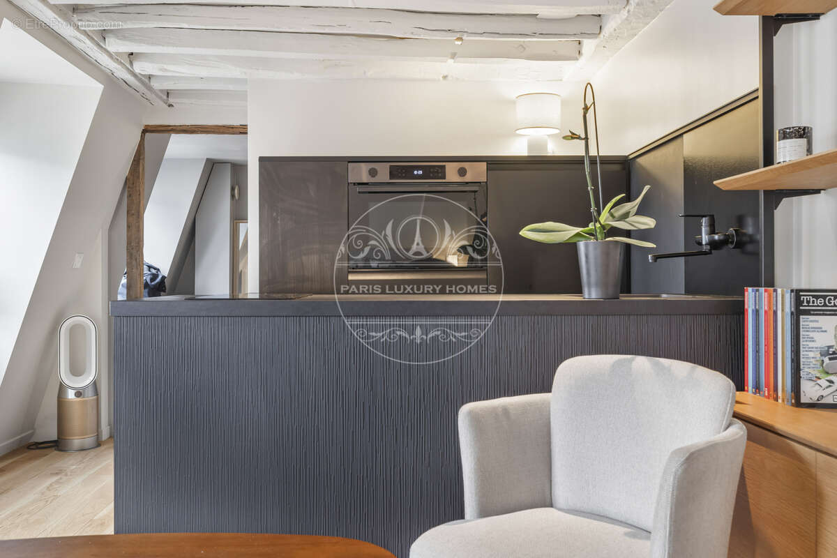 Appartement à PARIS-1E