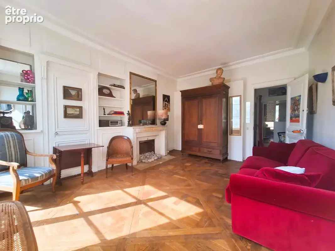 Xème, Porte Saint-Martin - 4 pièces de 64m² - 3ème ascenseur - 735 000 euros - photo 2
