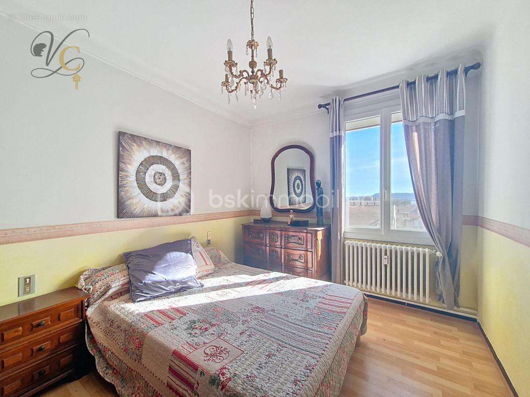 Appartement lumineux au dernier étage avec terrasse et parking sécurisé - photo 10