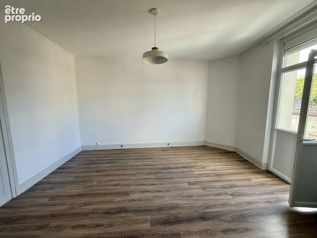 Local Commercial + Appartement T5 sur un terrain de 1615 m2 - photo 8