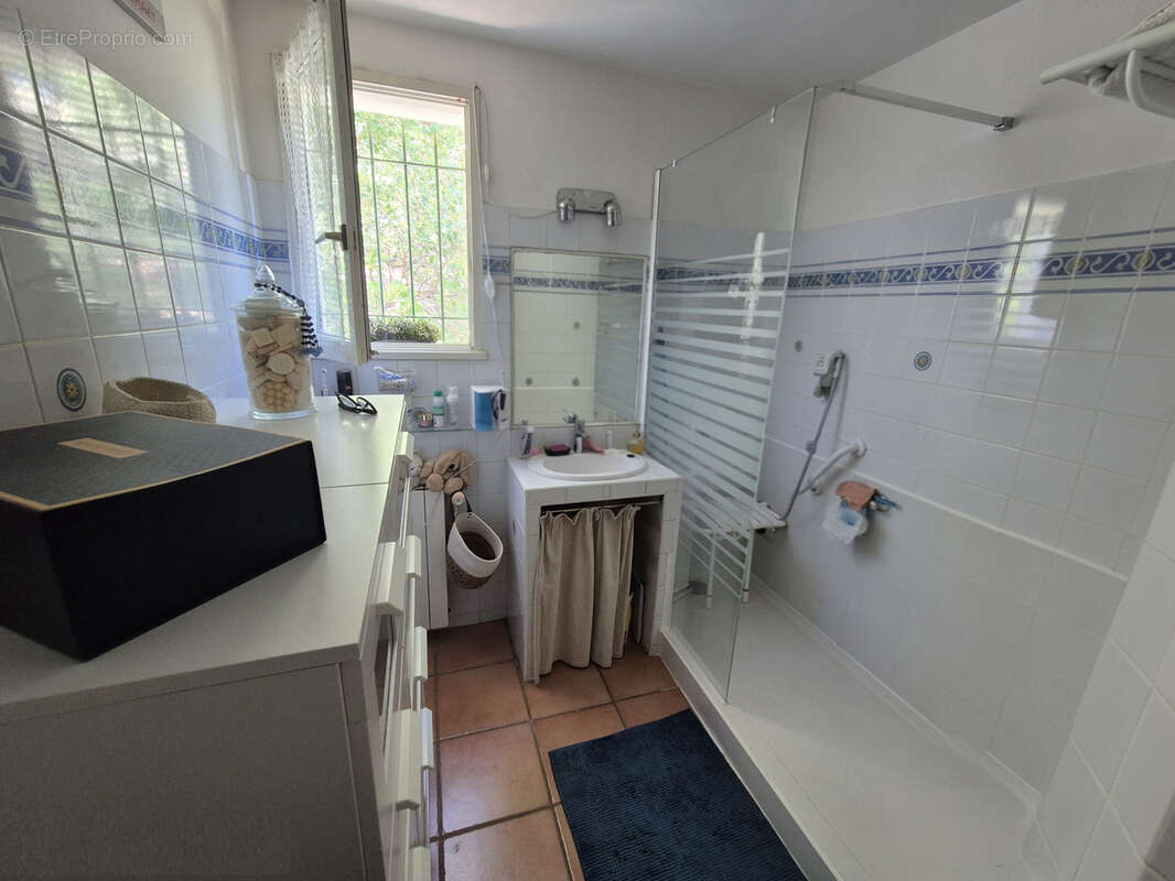 Maison à LE REVEST-LES-EAUX