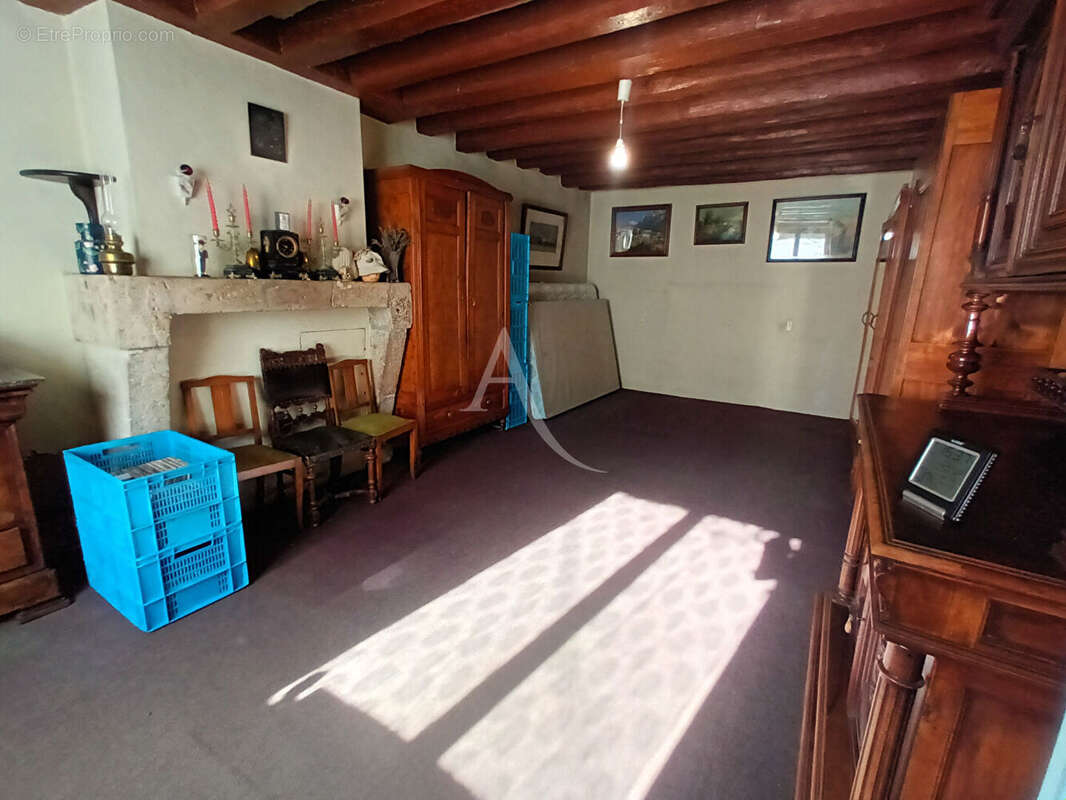 Maison à LA CHAUSSEE-SAINT-VICTOR