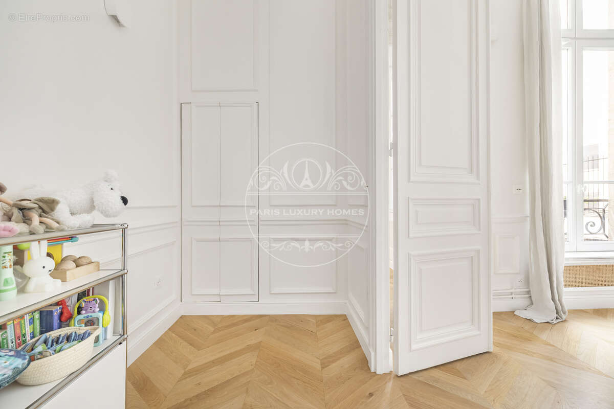 Appartement à PARIS-1E