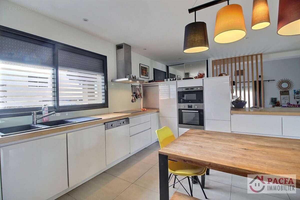 Maison à LABRUGUIERE