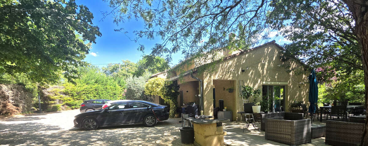 Maison 5 chambres sur une parcelle de 3218m2 - photo 3