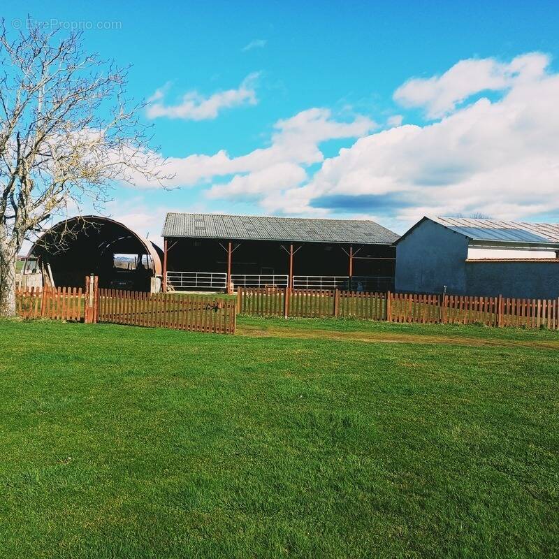 Maison à SAINT-PRIEST-BRAMEFANT