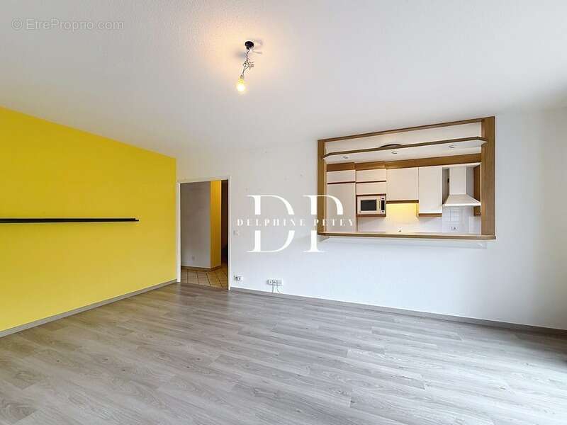 Appartement à COLLONGES-SOUS-SALEVE