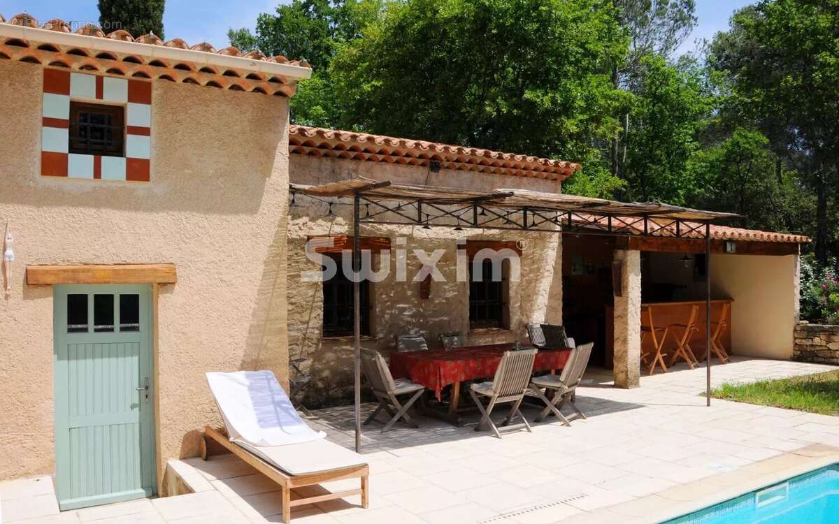 Maison à MENERBES