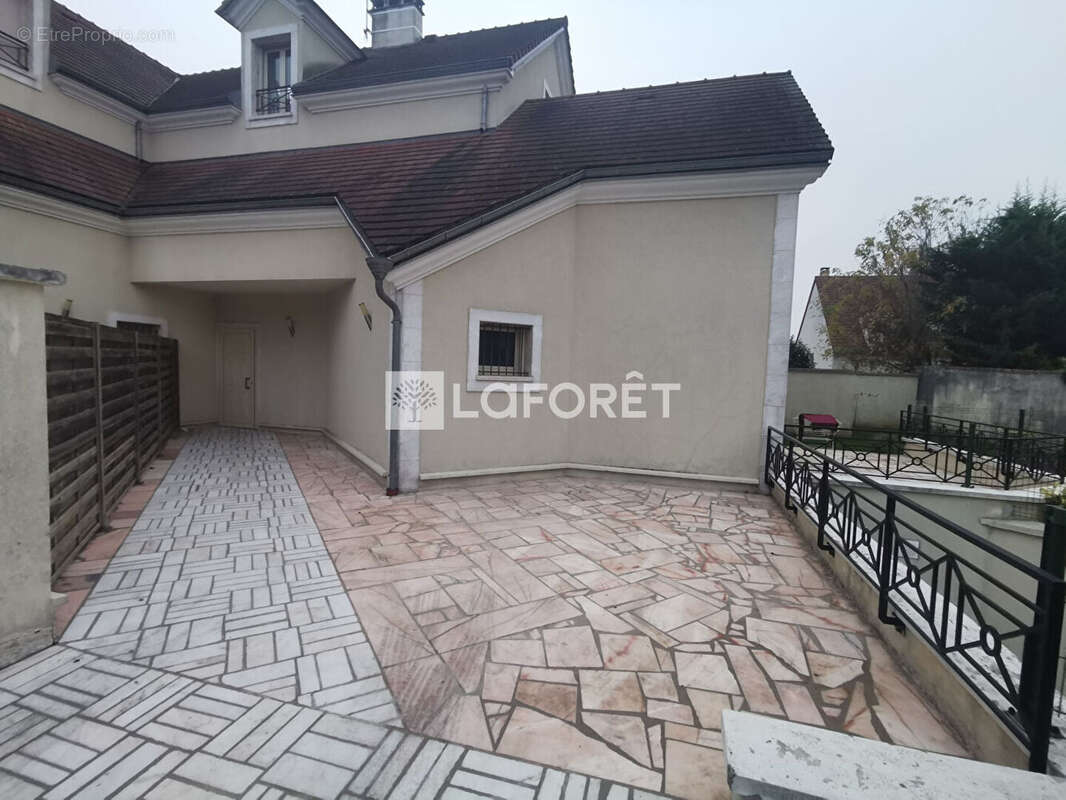 Appartement à CHENNEVIERES-SUR-MARNE