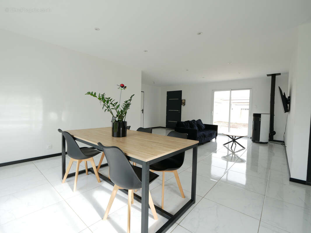 Maison à LE GUE-D&#039;ALLERE