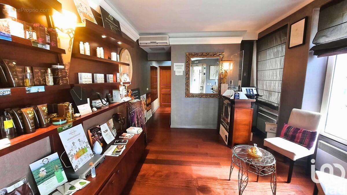 Photo 1 - Commerce à GIF-SUR-YVETTE