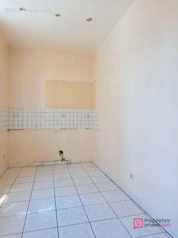 Appartement en rez-de-chaussée avec cour et 2 stationnements - photo 6