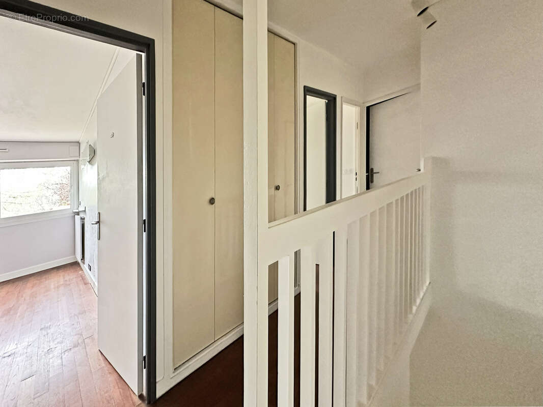 Duplex de 5 pièces de 137,03 m2 avec les deux vérandas, un double garage, un jardinet et un sous-sol total - photo 5
