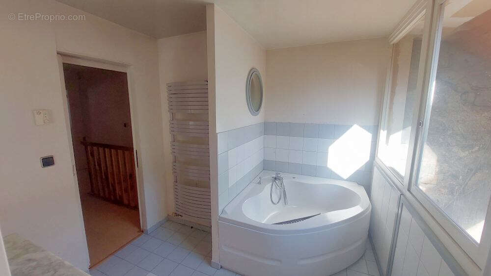 Maison Mitoyenne Centre-ville Saint Hippolyte 190 m2 - photo 7