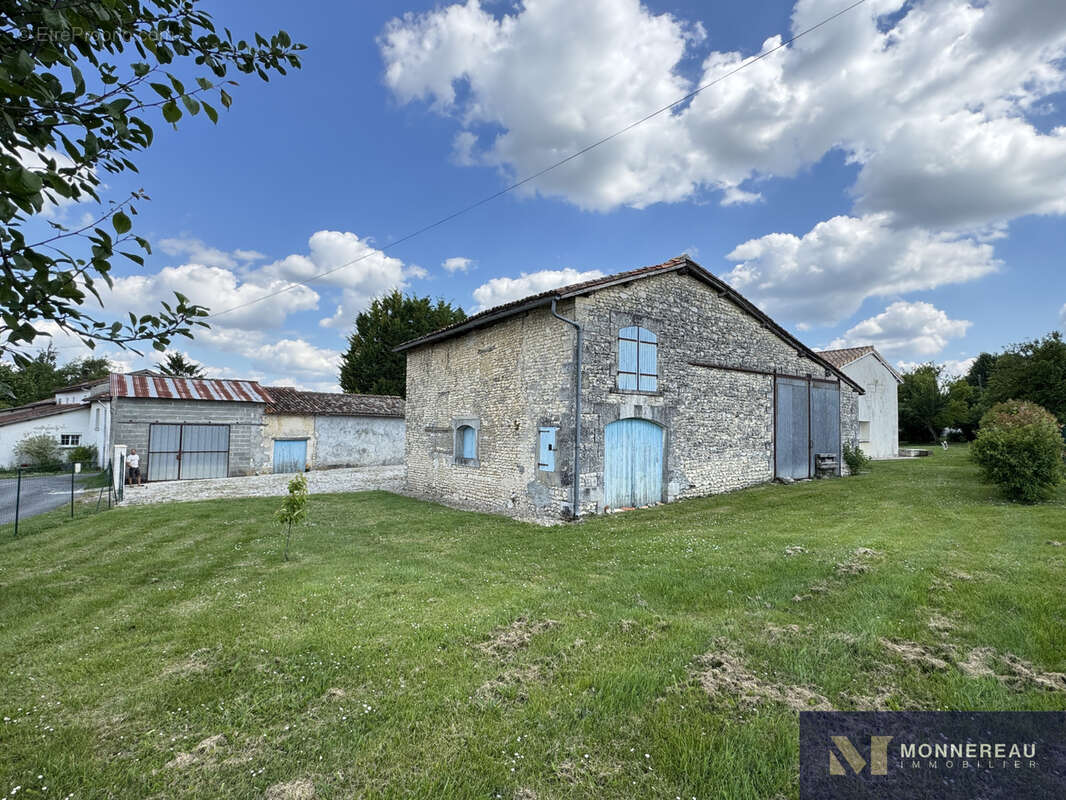 Magnifique charentaise renovee avec dependances - photo 20