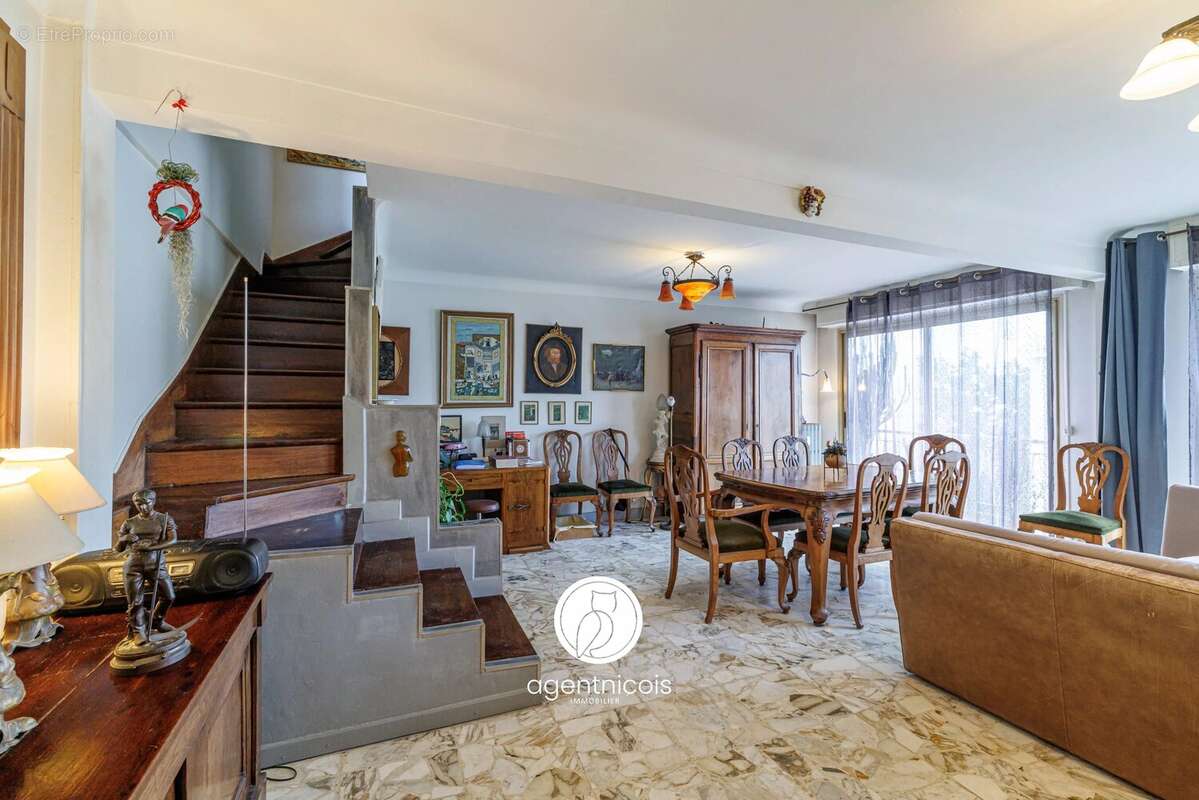 Nice // Valrose : Duplex / Terrasse 100m2 / Dernier étage / Traversant - photo 3