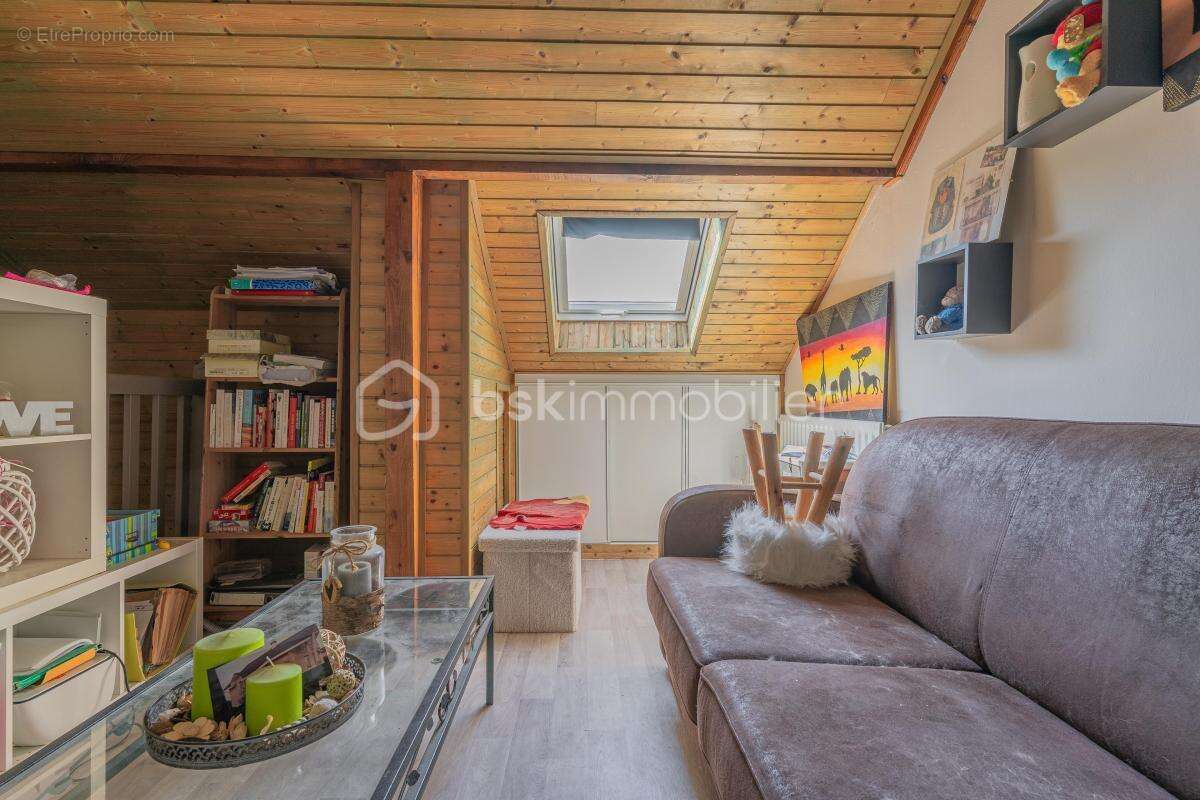 T2 bis en duplex – 47 m² Carrez / 64 m² au sol – À deux pas des commodités de La Balme-de-Sillingy - photo 9