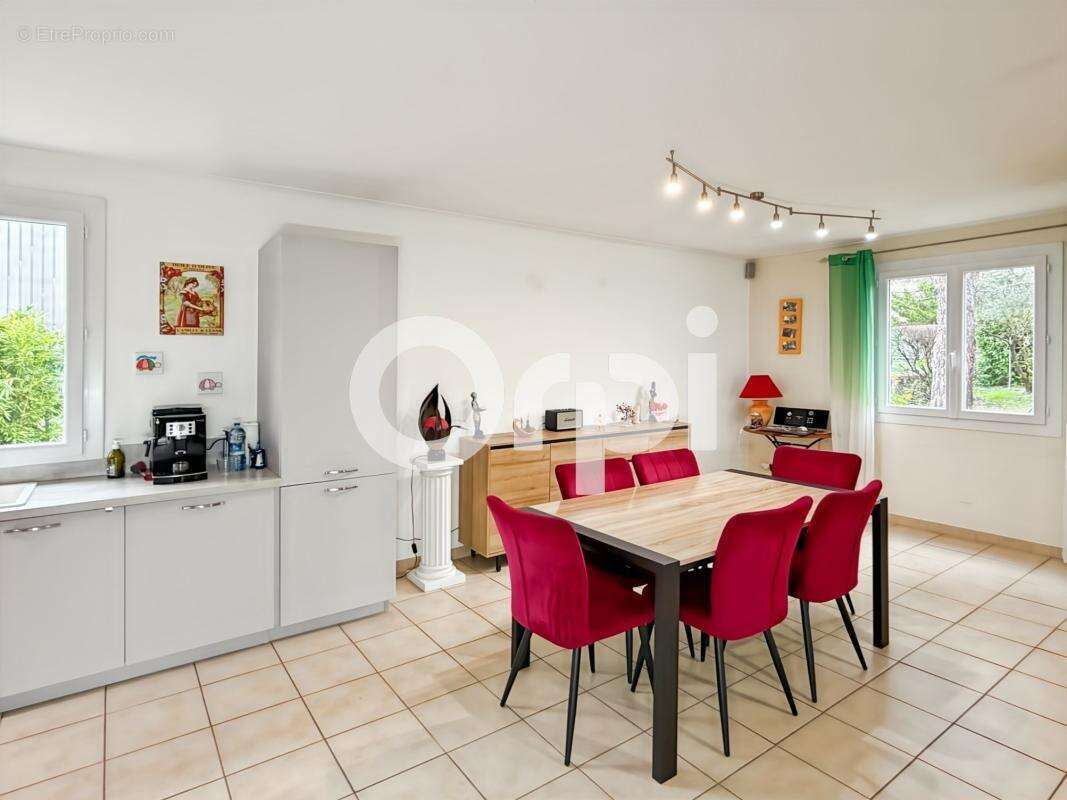 Maison à RUOMS