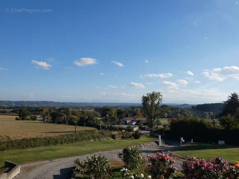 Maison à MONLAUR-BERNET
