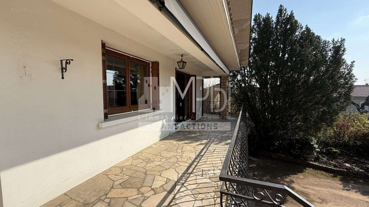 Maison à PERONNAS