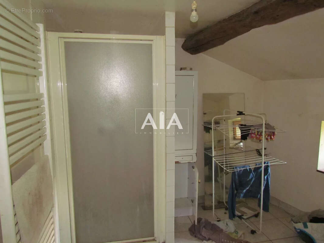 Maison à LES ADJOTS