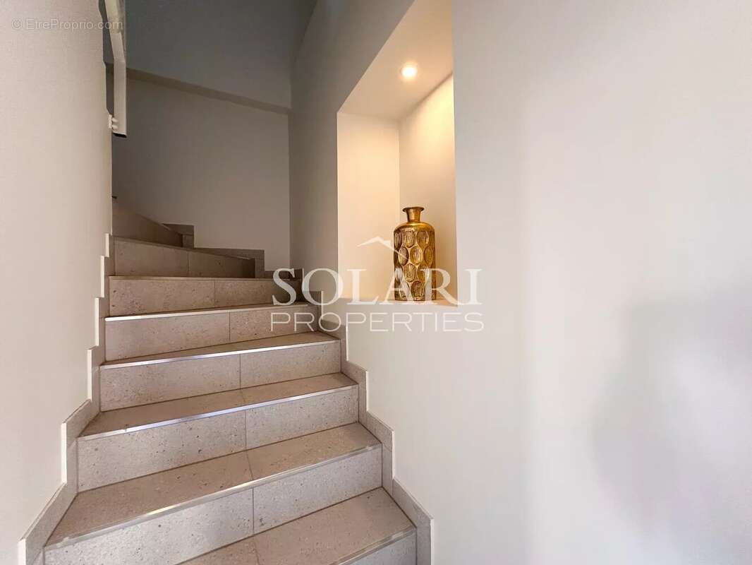 Appartement à MANDELIEU-LA-NAPOULE