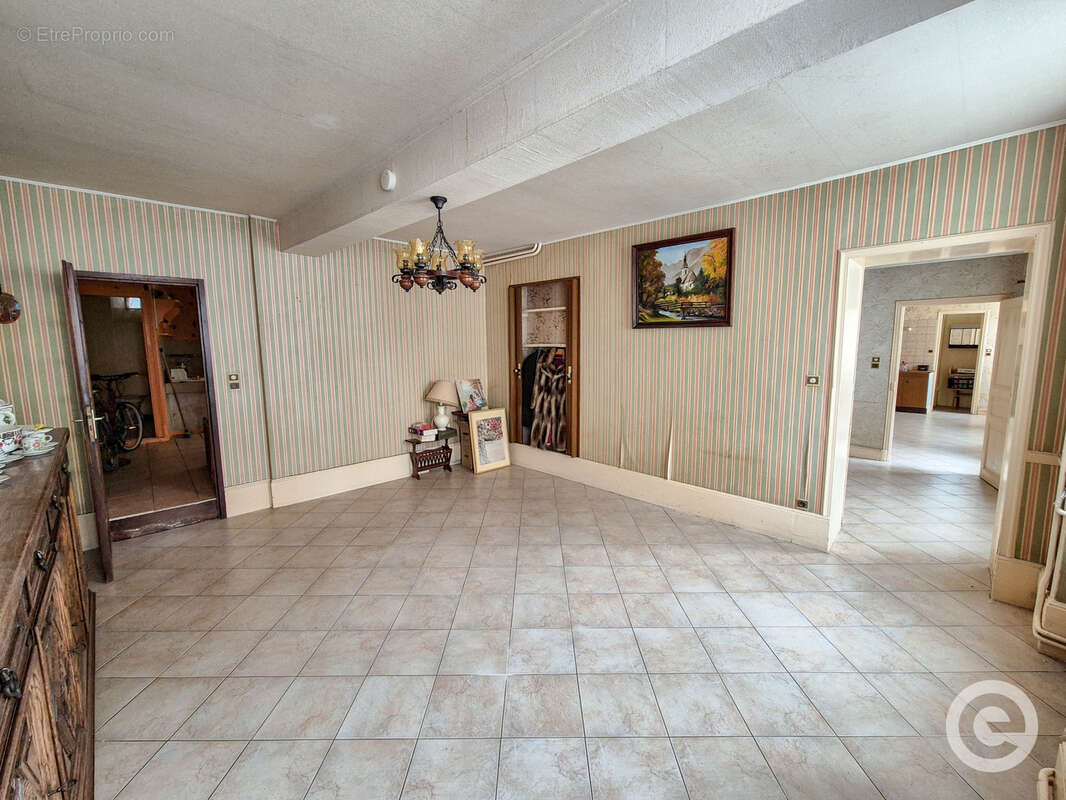 Maison 5 pièces de 127m2 avec dépendance à Ravières - photo 2