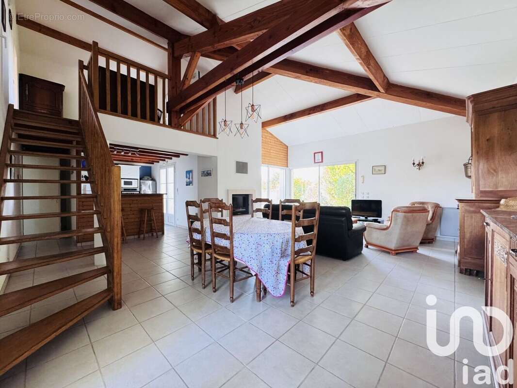 Photo 2 - Maison à LES PORTES-EN-RE