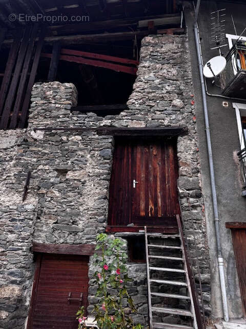 Achat - vente  : maison - chalet - grange - bel ensemble  a renover - montagny 73350 - photo 11