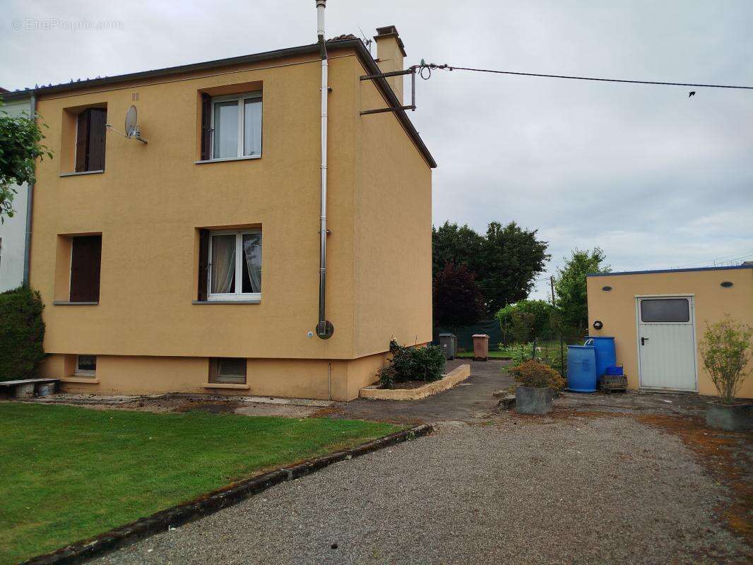 Maison de ville  avec terrain et garage- vente viagère occupée une personne - photo 3