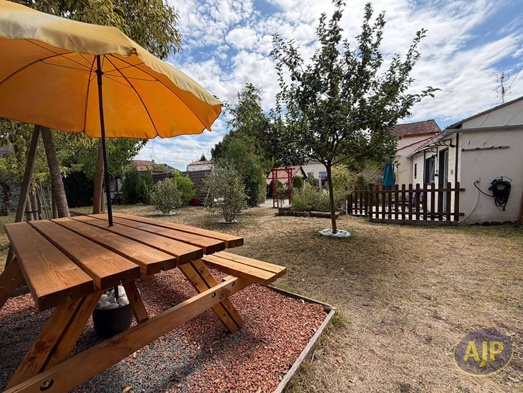 Maison de caractère avec piscine au centre de Pons - photo 17