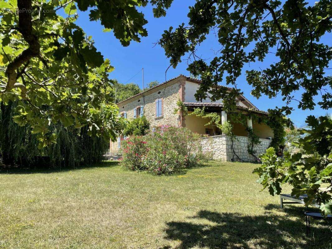 Maison à AMBAX