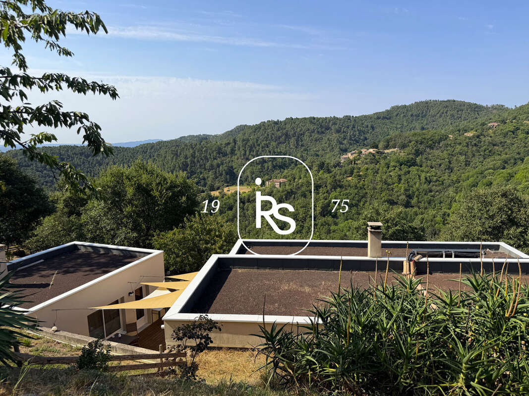 Maison contemporaine  de 112 m2 habitables avec dépendance 38 m2, vue panoramique et terrain de 4295 m2. - photo 15