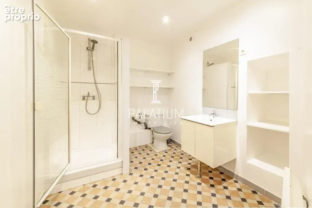 Appartement T2 rénové avec cour et cave voutée - photo 6