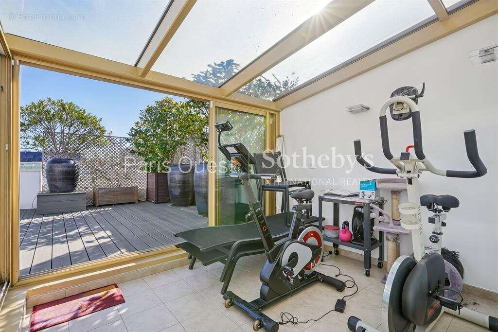 Appartement à NEUILLY-SUR-SEINE