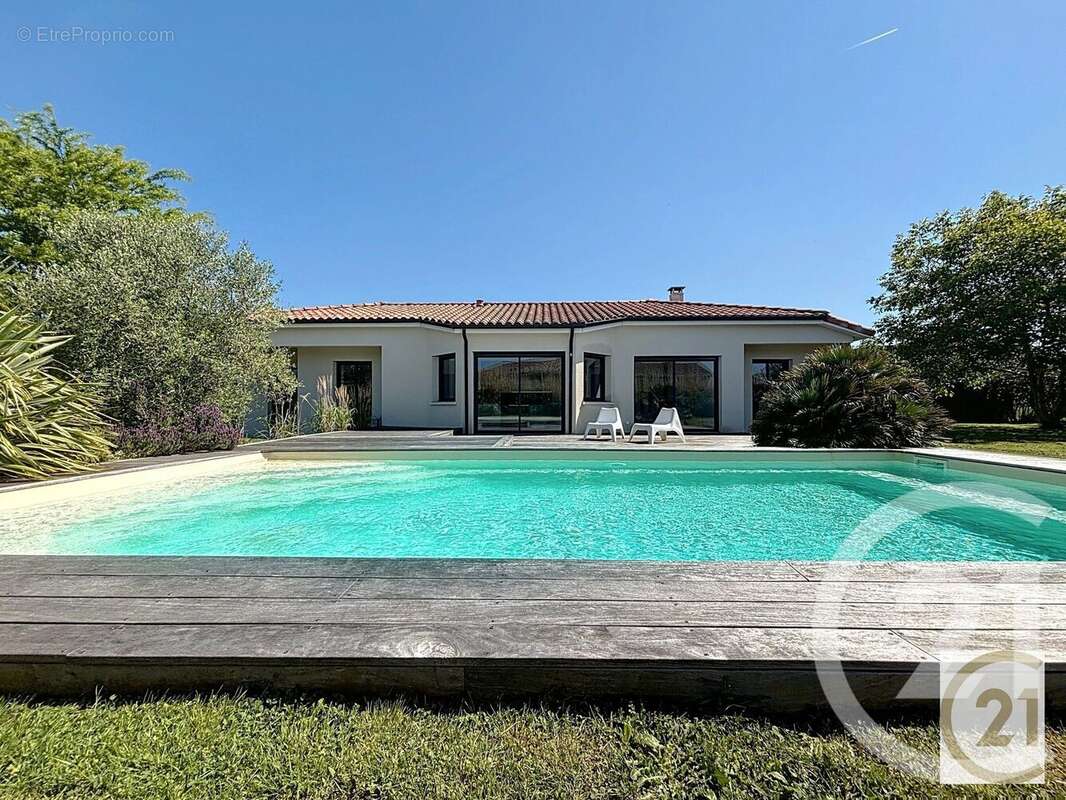 Maison à AYGUESVIVES