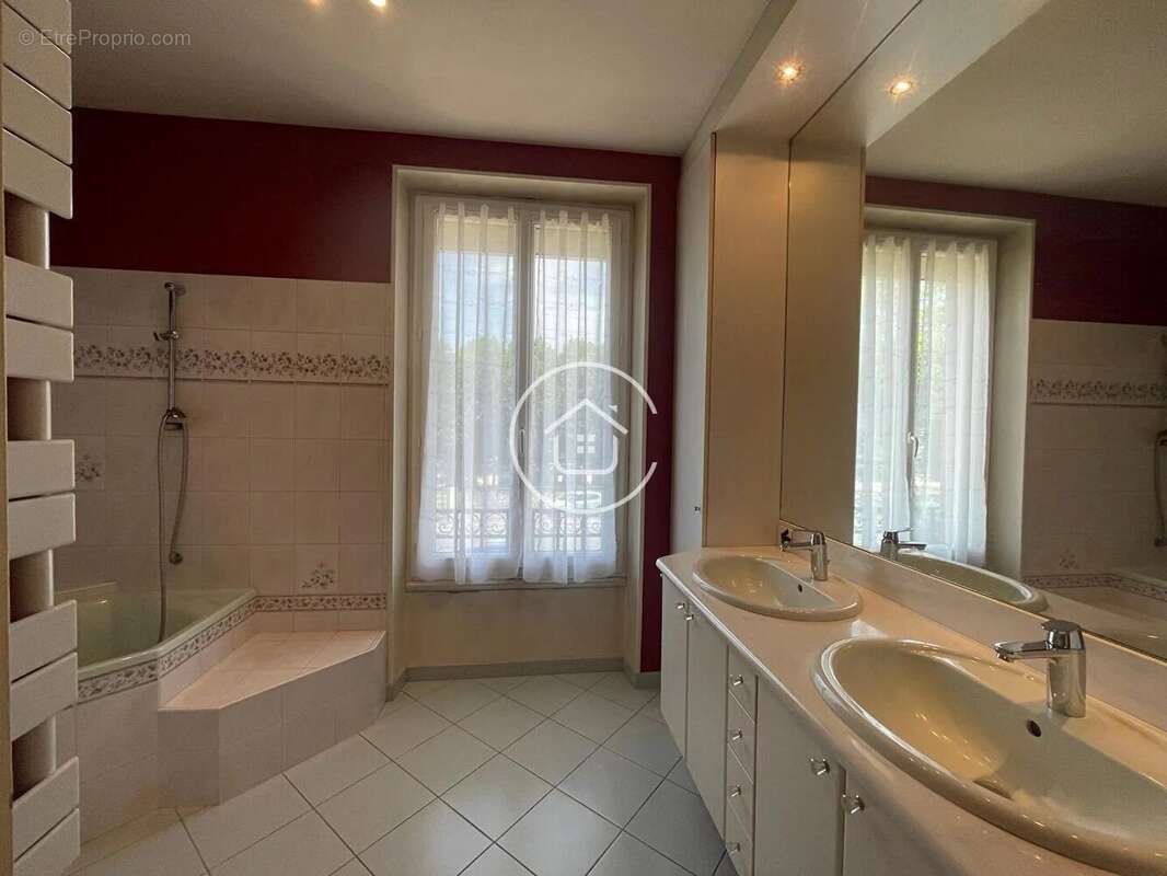 RARE - Maison de ville avec jardin  - Proche centre-ville - photo 10