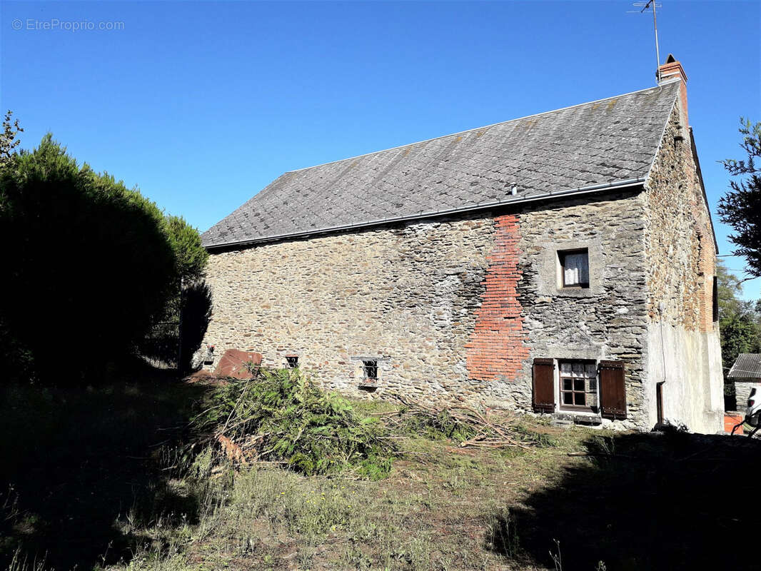 Maison à LIGNEROLLES