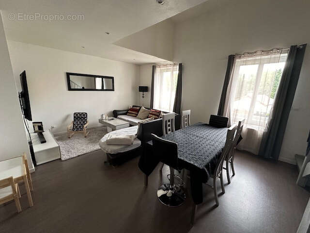 Appartement à LE CHAMBON-FEUGEROLLES