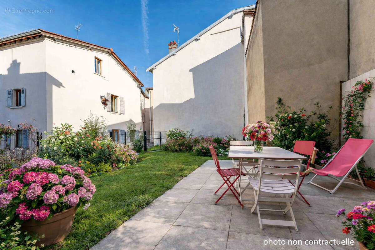 Maison à NEUVILLE-SUR-SAONE