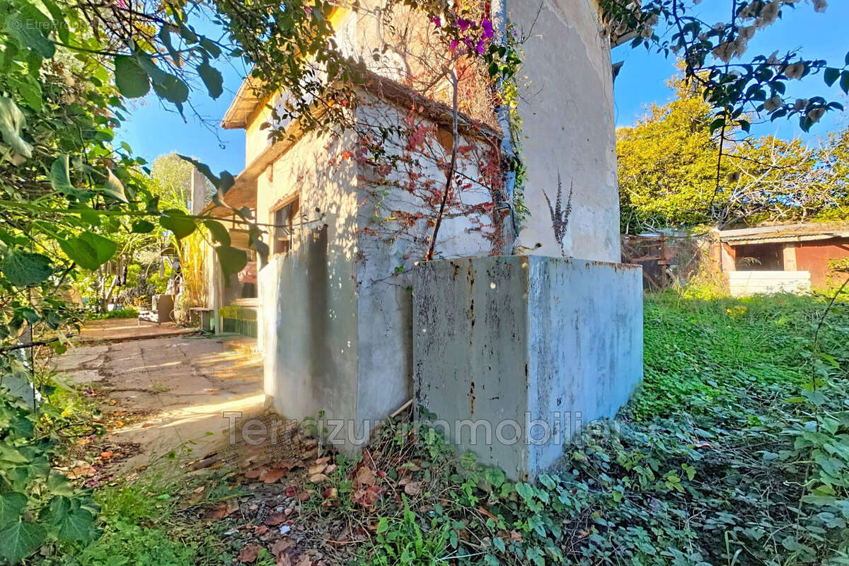 Terrain à VALLAURIS