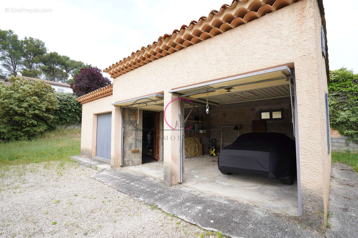 Maison à VENTABREN