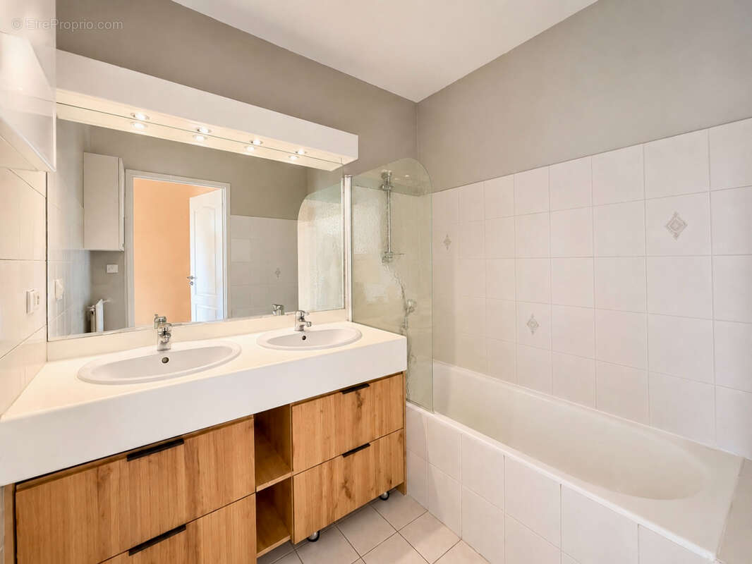 Appartement T4 de 99 m² avec terrasse et loggia - photo 8