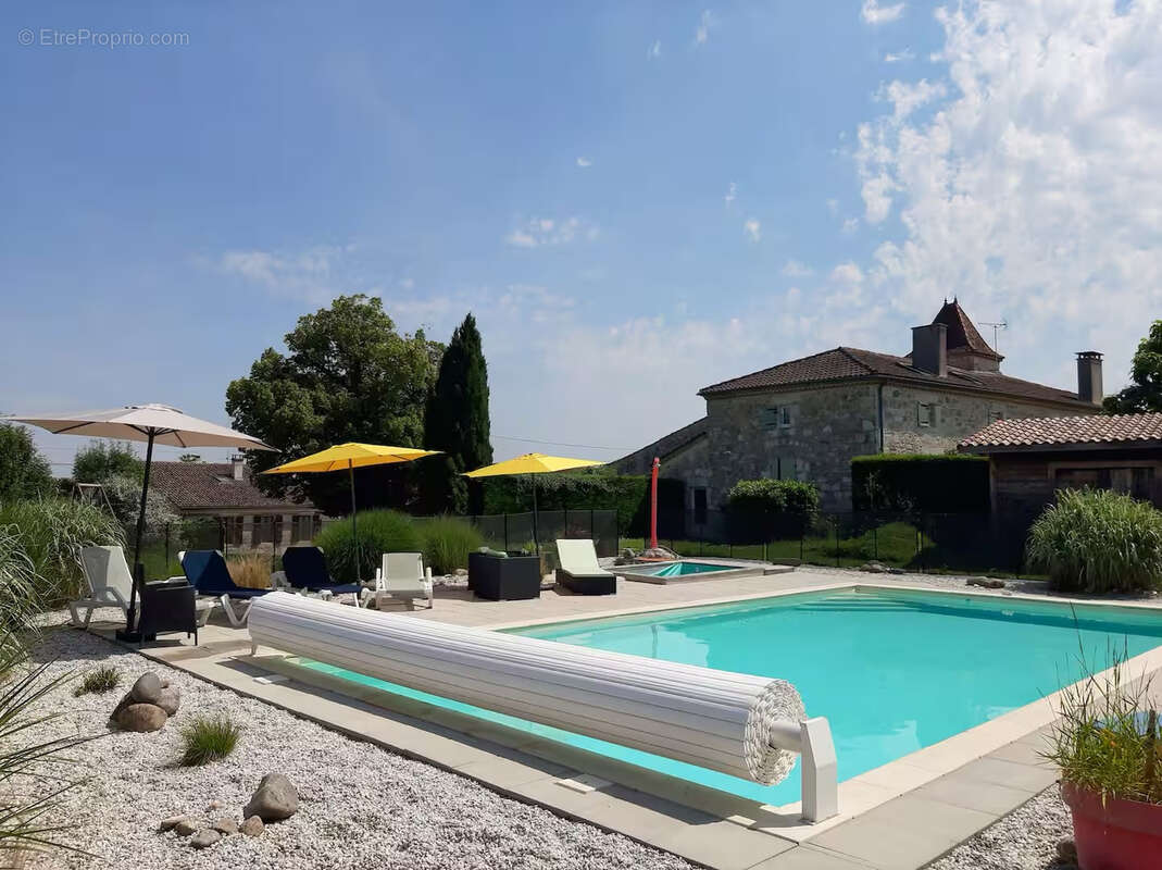 Propriété de charme avec activité de gîtes   Piscine, spa - photo 5